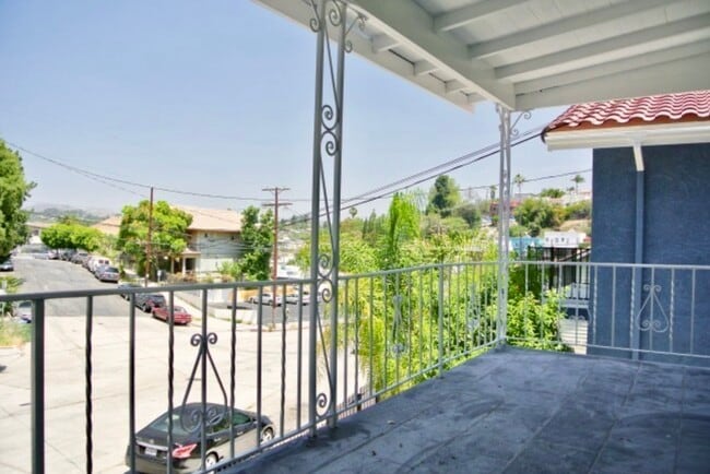 Building Photo - 1200 Laveta Terrace