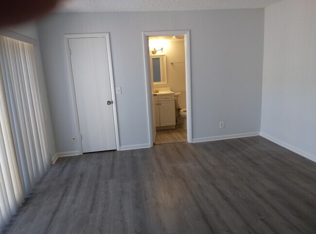Building Photo - 131 Lake Arbor Dr