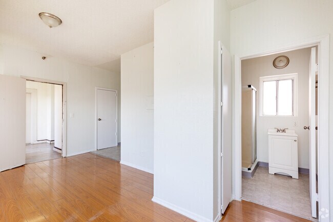 Bachelor, 1BA - Leeward Place