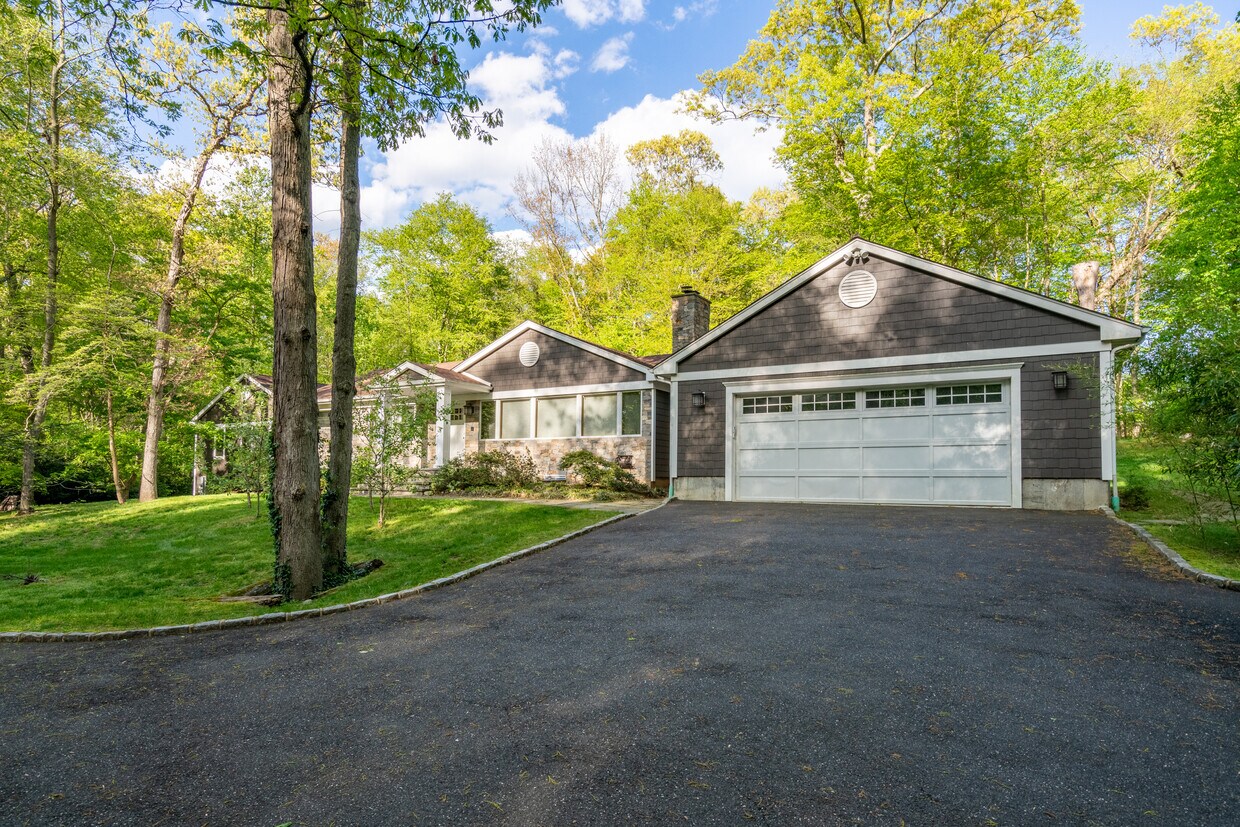 Primary Photo - 36 Whitney Ln