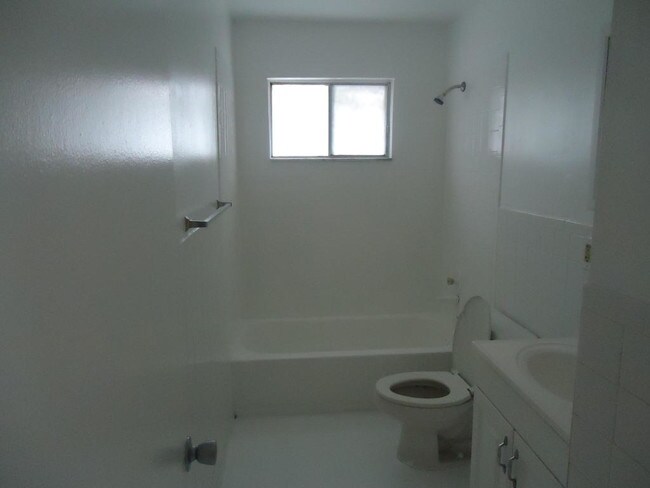 Building Photo - 111 E Tiffany Dr