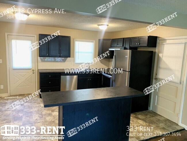 Foto del edificio - 13718 Cypress Ave