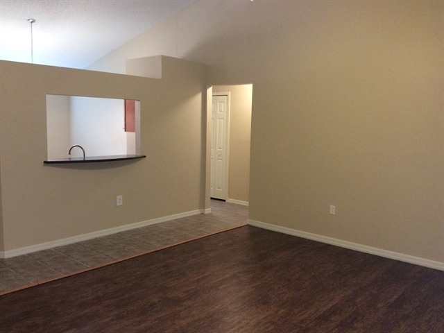 Foto del edificio - 4680 Greenhill St