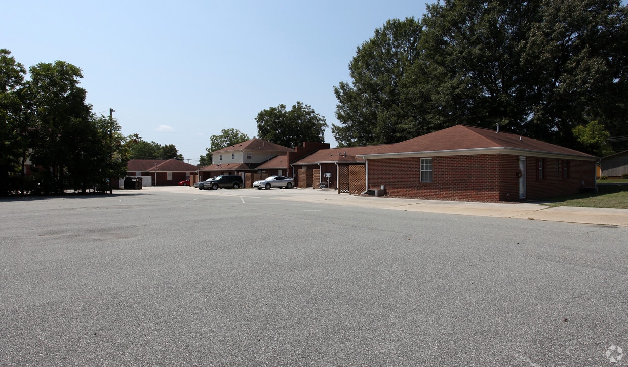 Building Photo - 505 Oneida St