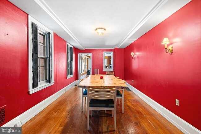 Foto del edificio - 2411 Fairmount Ave