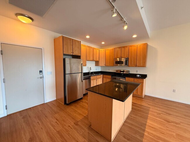 Building Photo - Elevated Urban Living & Comfort in the Heart of Denver