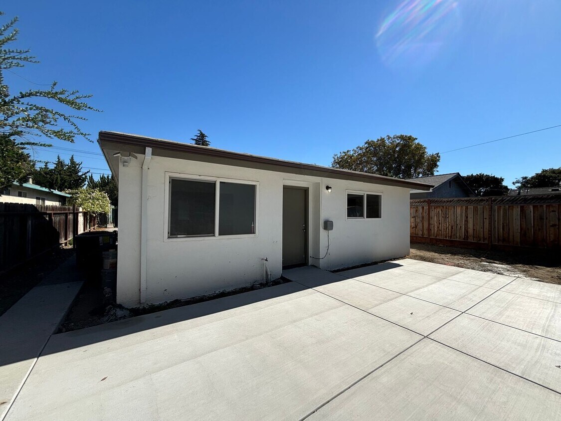 Foto principal - Fully Remodeled 2 Bedroom, 1 Bath