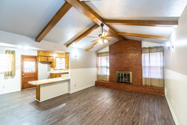 Foto del edificio - 4 bedroom in central location