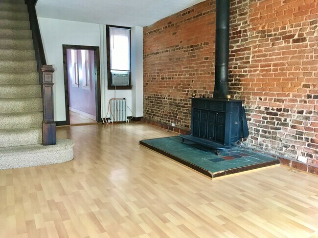 Foto del edificio - Must-see 2 Bedroom Townhome in Exciting Ca...