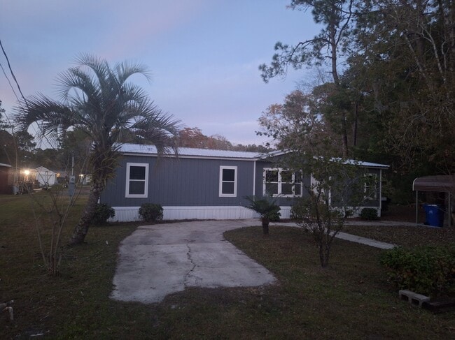 Building Photo - 836 W 11th St