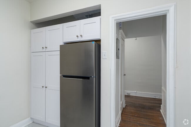2BR, 1BA - 970SF - Kitchen - Rosebury Apartments
