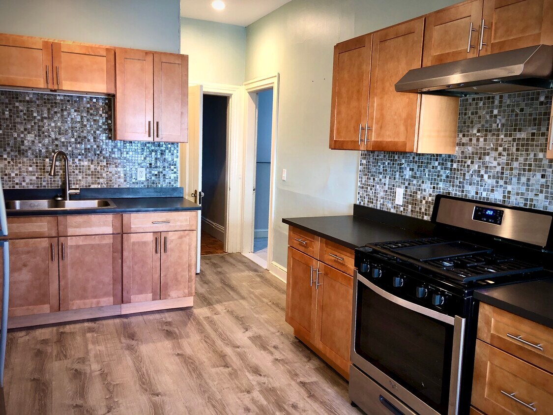 Foto principal - 451 Cranston St