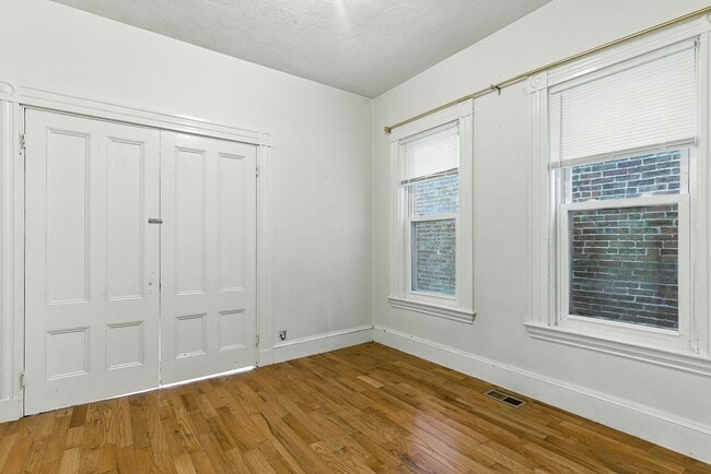 Foto del edificio - 647 E 3rd St