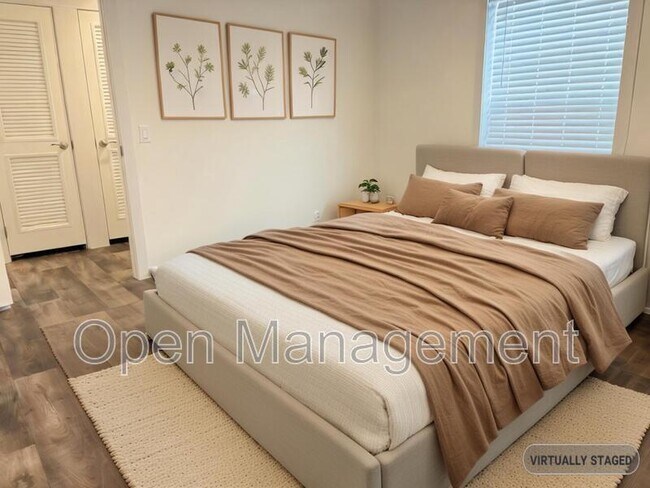 Building Photo - 825 1st Ave E