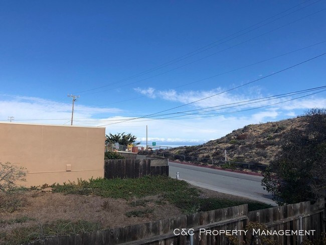 Foto del edificio - Two Bedroom Home Near Del Monte Beach
