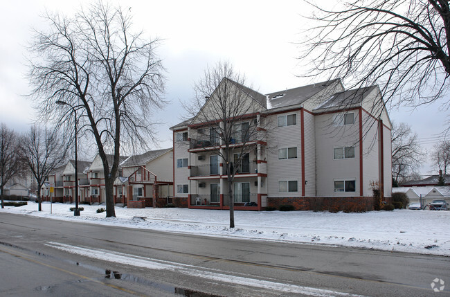 Foto del edificio - Plymouth Avenue Townhomes