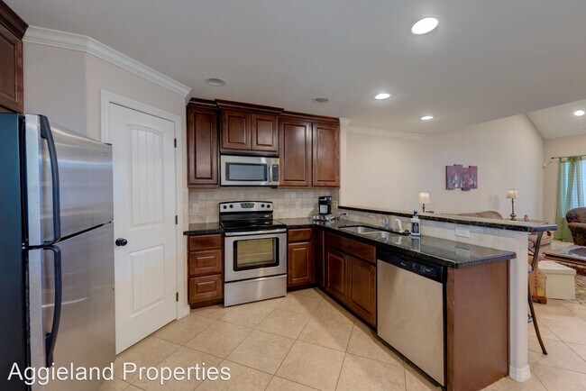 Building Photo - 5 br, 4 bath House - 713 Dominik