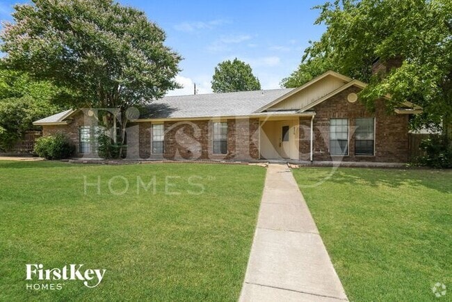 Building Photo - 826 Woodhaven Ln
