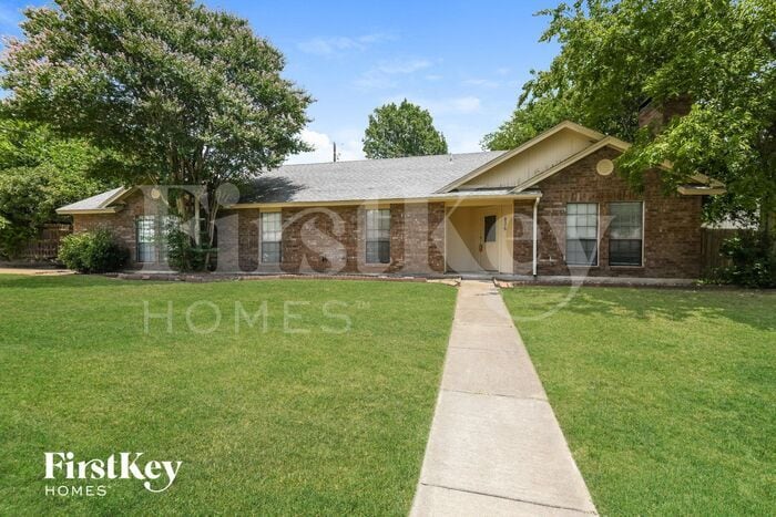 Primary Photo - 826 Woodhaven Ln