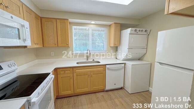 Foto del edificio - Freshly Updated 3 BD | 1.5 BA Unit - Downtown Estacada