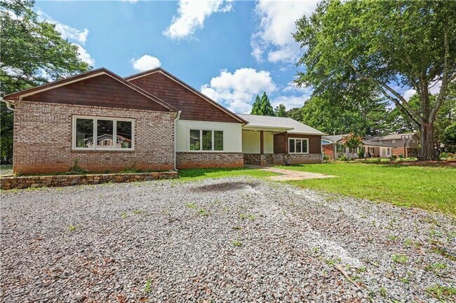 Foto del edificio - 2909 Jones Mill Rd