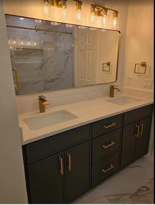 Foto del edificio - 5325 Bent Tree Forest Dr