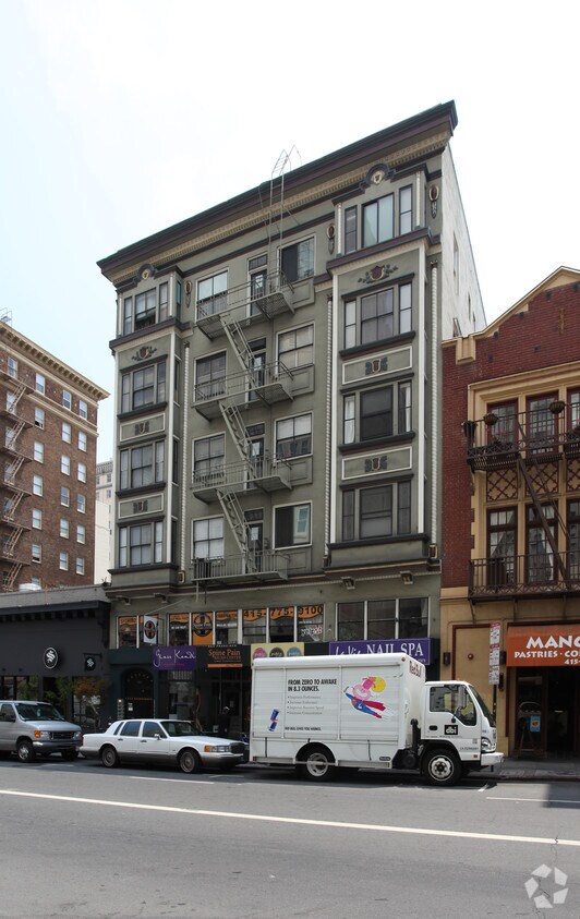 Building Photo - Balilla Apartments
