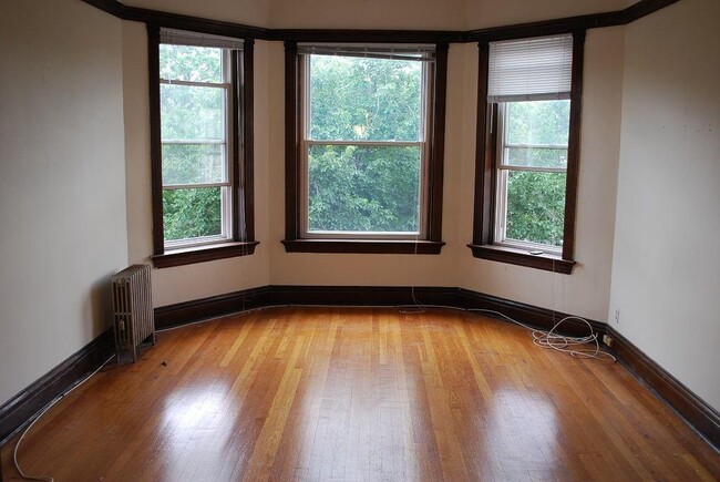 Building Photo - 3 bedroom in Chicago IL 60613