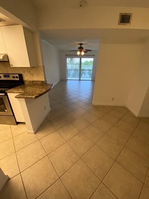 Primary Photo - 460 NW 20th St