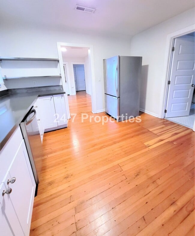 Foto del edificio - Classic 1 BD | 1 BA Cottage w/ Fenced Yard - SE Portland