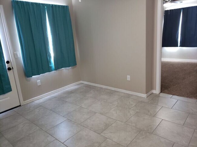 Building Photo - Brand New 4 bedroom on SW side!