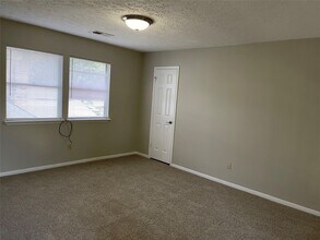 Building Photo - 3118 Redcliff Dr