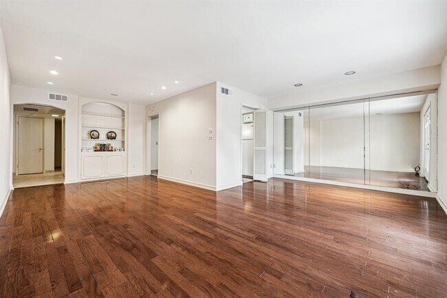 Foto del edificio - 482 N Post Oak Ln
