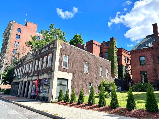 Foto del edificio - 135 W Main St
