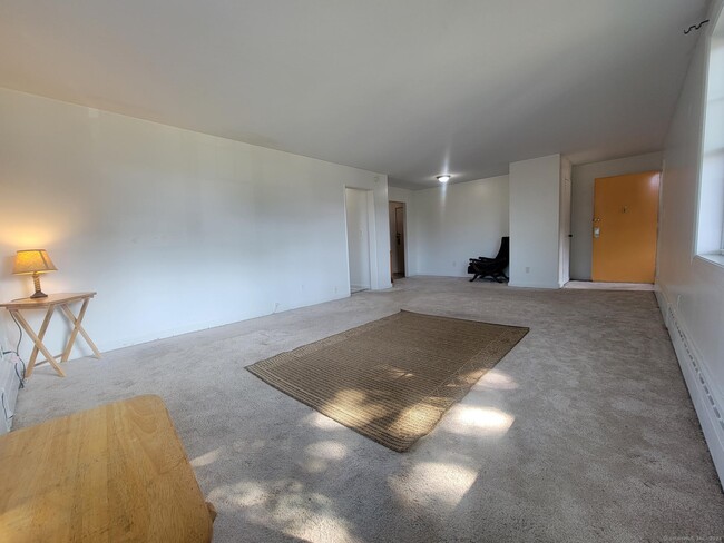 Building Photo - 65 Oakview Cir