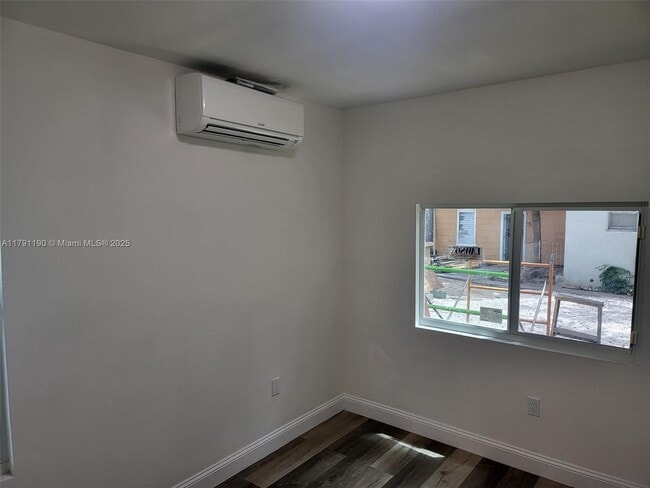 Building Photo - 285 NE 80th Ter
