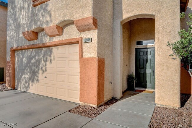Building Photo - 10988 Salernes St