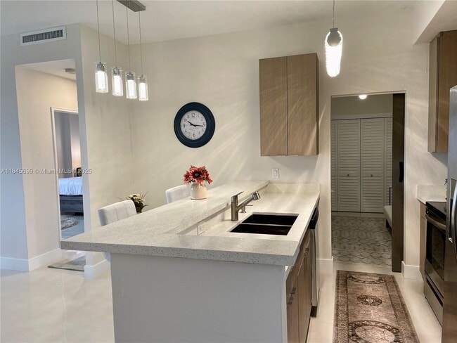 Building Photo - 10185 Collins Ave