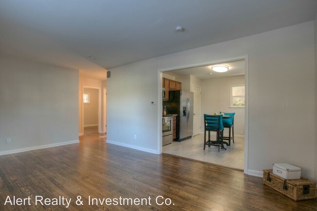Building Photo - 3 br, 2 bath House - 141 E. 5th Ave.