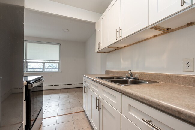 Building Photo - 27 Paxtonia Blvd