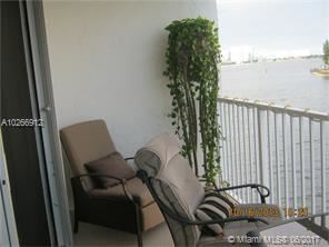 Foto del edificio - 4000 NE 169th St