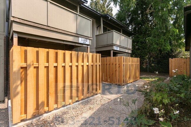 Building Photo - 5103 SE Stark St