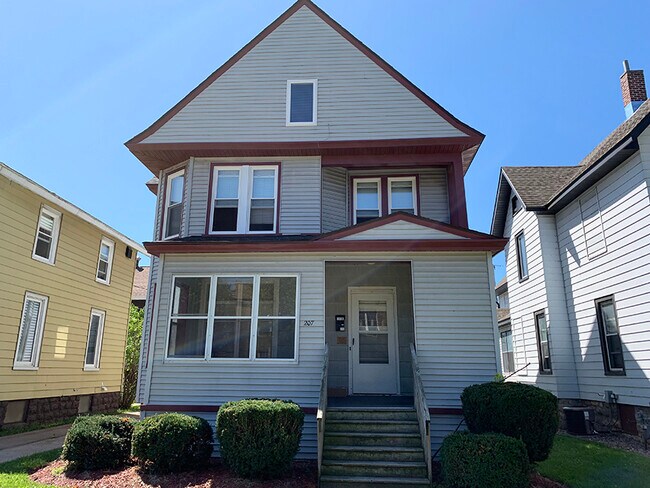 Building Photo - 207 W 6th St