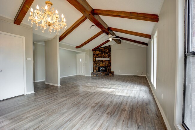 Building Photo - Freshly Renovated House!