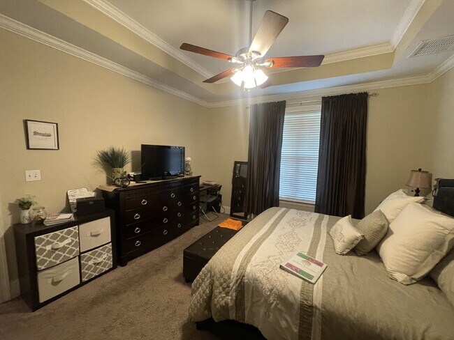 Foto del edificio - Large 3/2 with Fenced in Yard!