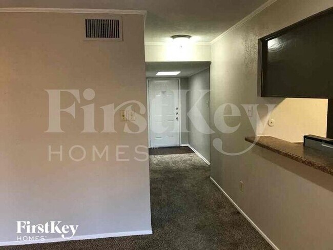 Building Photo - 818 Sandalwood Ln