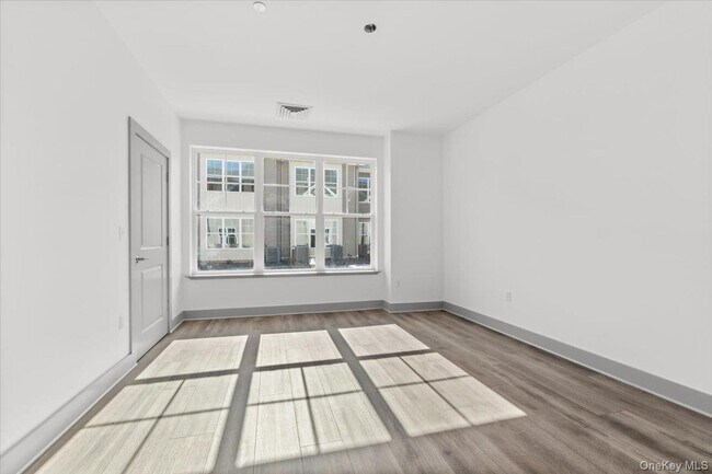 Foto del edificio - 75 Forester Ave