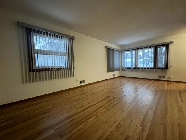 Foto del edificio - 3420 18th Ave NW