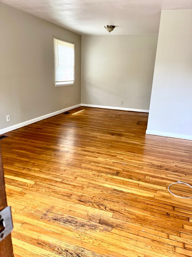 Building Photo - 2084 Saint Teresa Dr