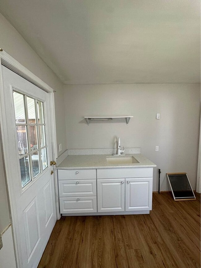 Building Photo - 619 Dean St